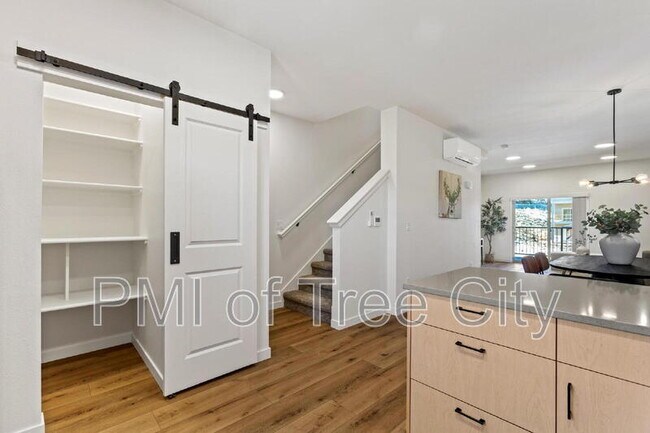 Building Photo - 7475 W Swain Ln