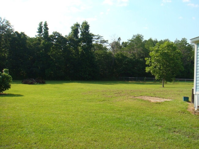 Building Photo - THREE BEDROOM, TWO BATH DOUBLEWIDE