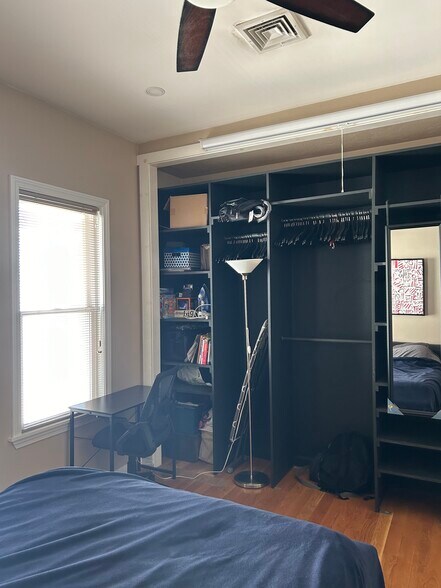 Building Photo - 49 Mozart St