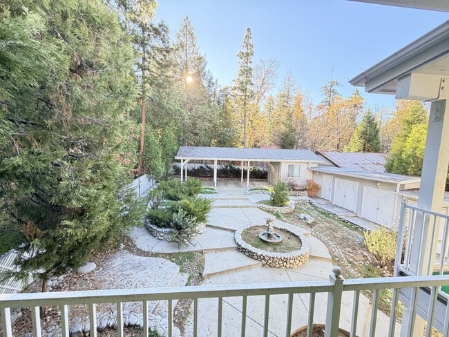 Building Photo - Perfect Long Term Home Close to Town