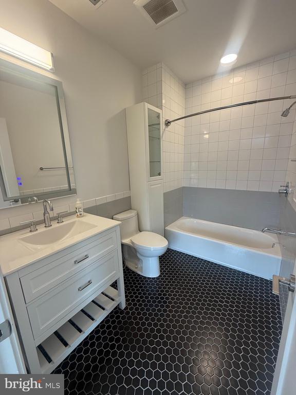 Building Photo - 500 South St