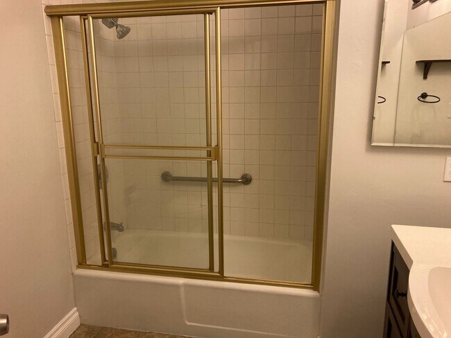 Building Photo - Fox Hills 2 Bd Condo