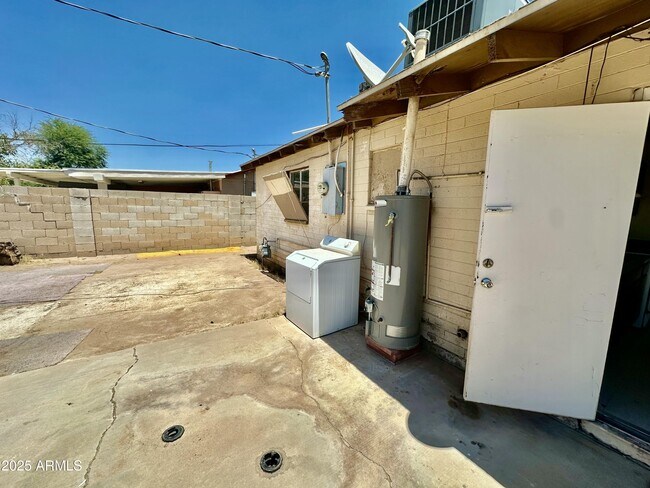 Building Photo - 4832 S 37th Ave