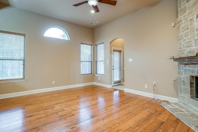 Building Photo - Amazing Well Maintained 3 Bedroom, 2 Bath Home in Euless Gated Community- 76039- Grapevine-Colley...