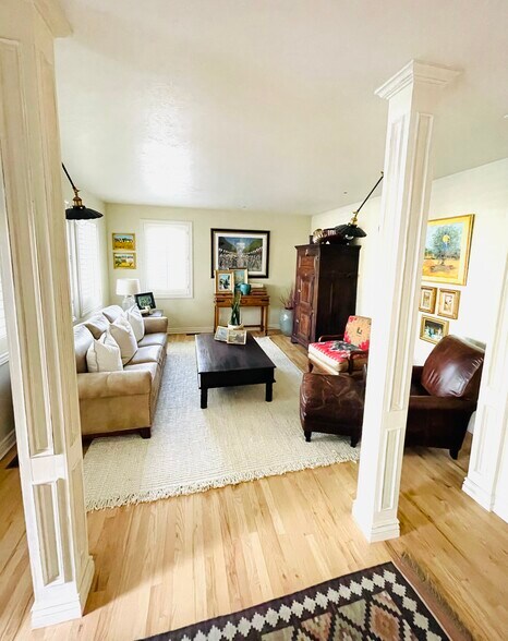 Building Photo - 9751 S Old Ranch Pl