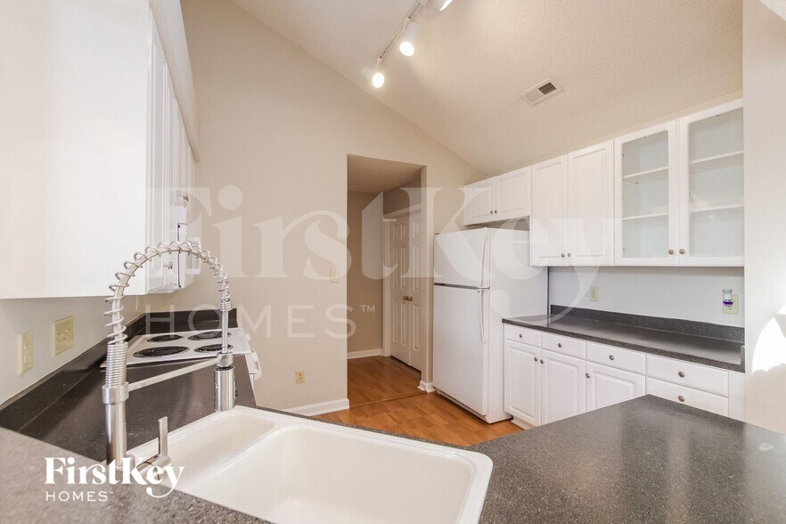 Building Photo - 6627 Flat Creek Dr