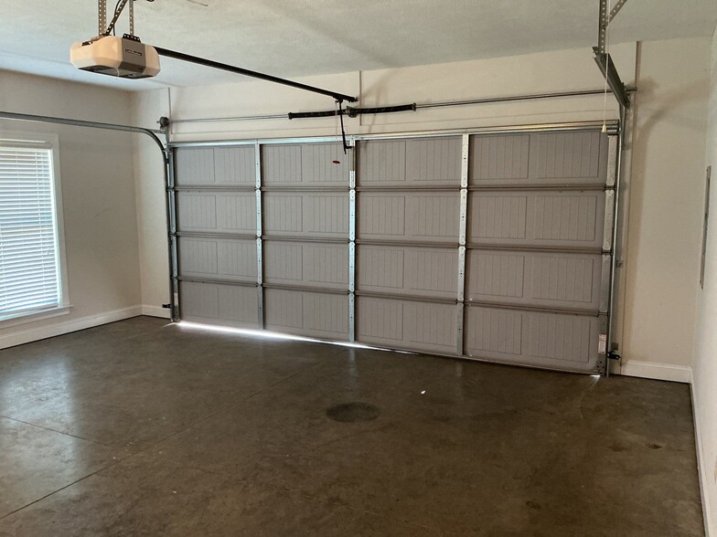 Building Photo - 7 Brookwood Dr