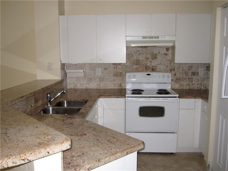 Building Photo - 571 Princess Dr