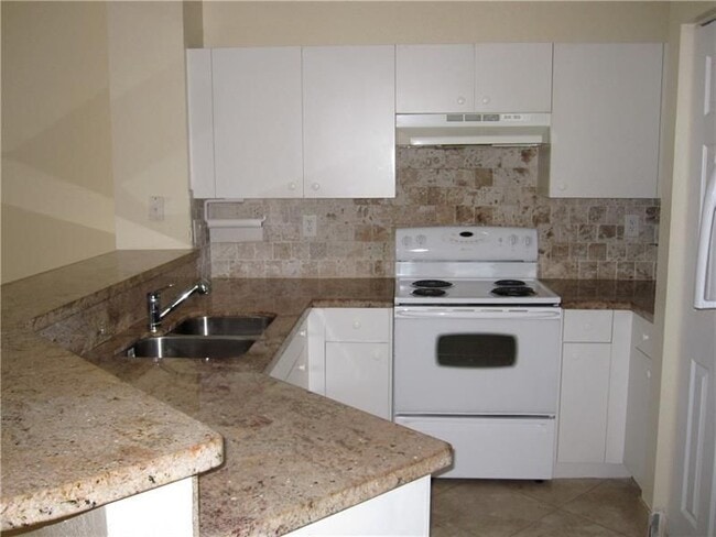 Building Photo - 571 Princess Dr