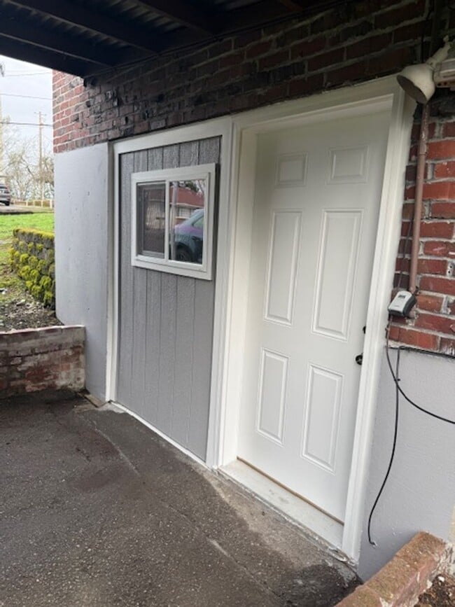 Building Photo - Davisson Tri-Plex