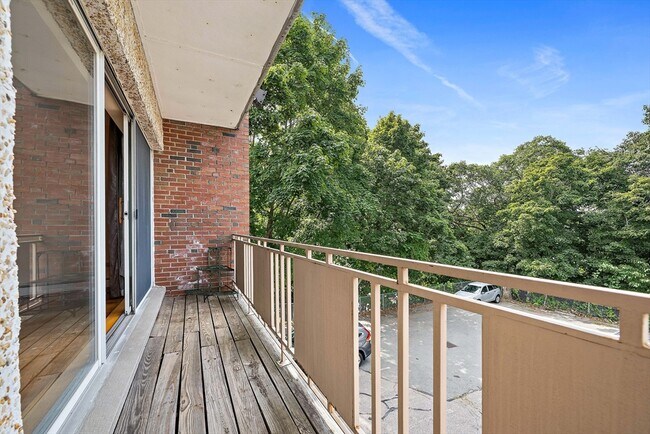 Building Photo - 383 Langley Rd