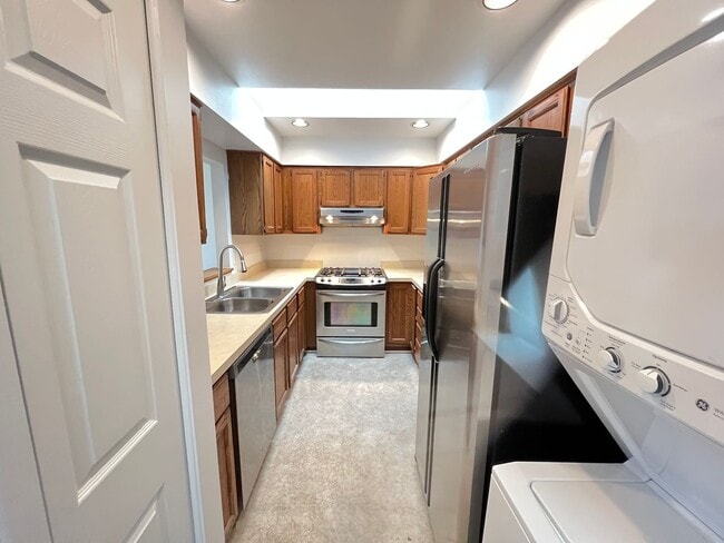 Building Photo - Branchlands Condo