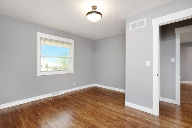 Building Photo - 1801 Elaine Dr