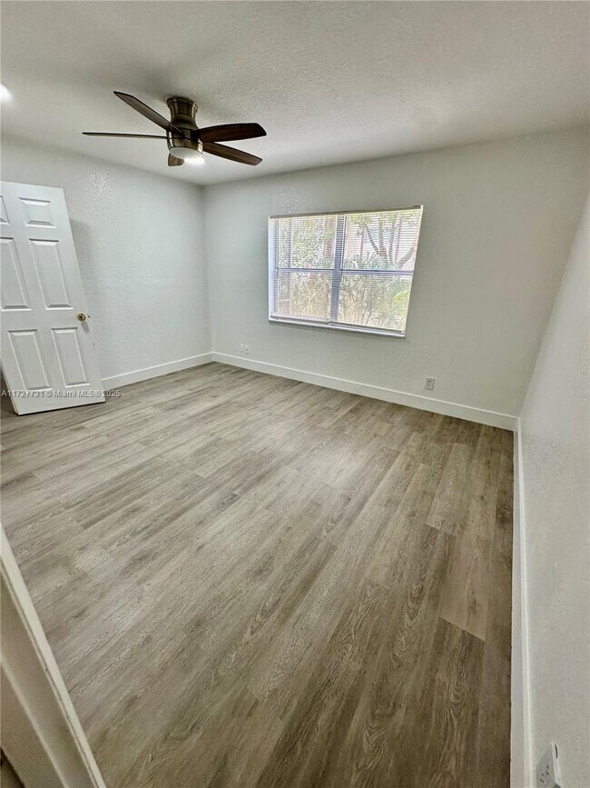 Building Photo - 6201 N Falls Cir Dr