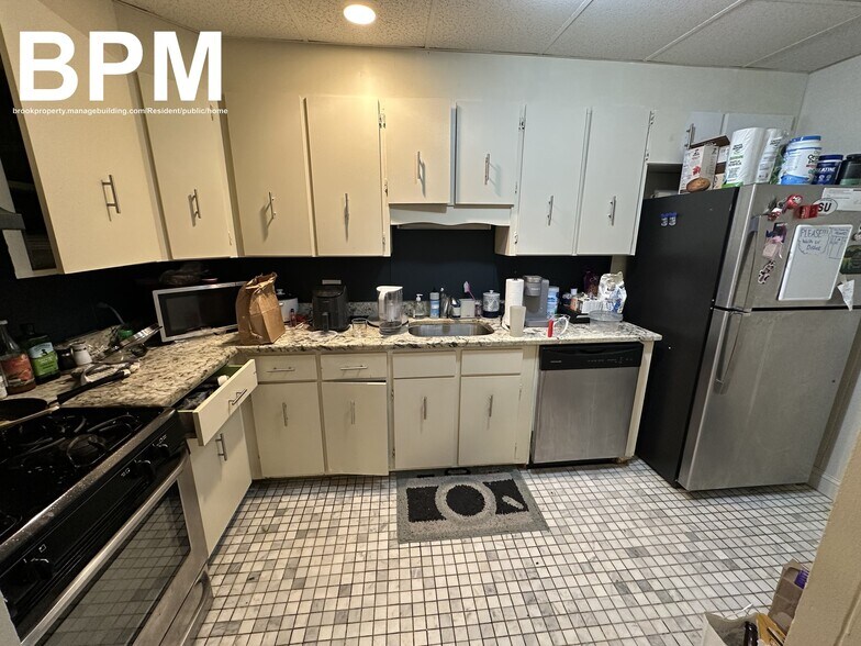 Building Photo - 28 Monmouth St