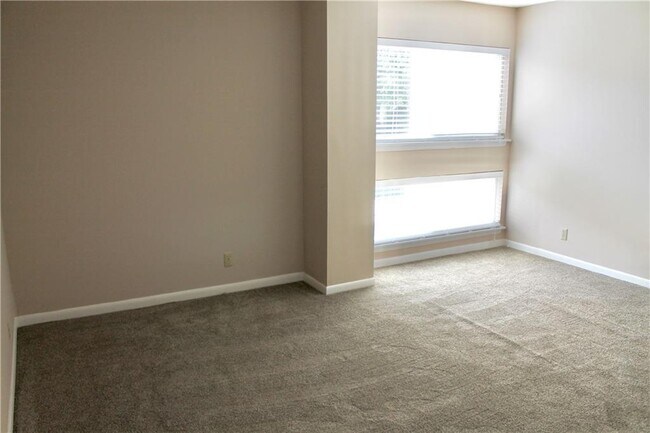 Building Photo - 1000 Mallery St