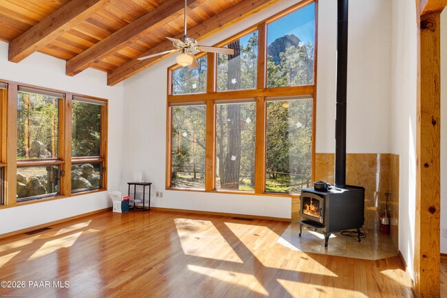 Building Photo - 2255 Pine Dr