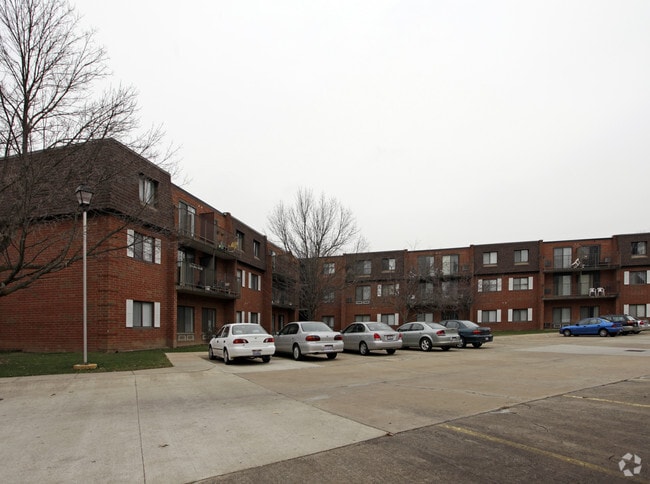 Building Photo - Twinsburg Apartments