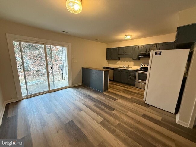 Building Photo - 4 Manchester Ct