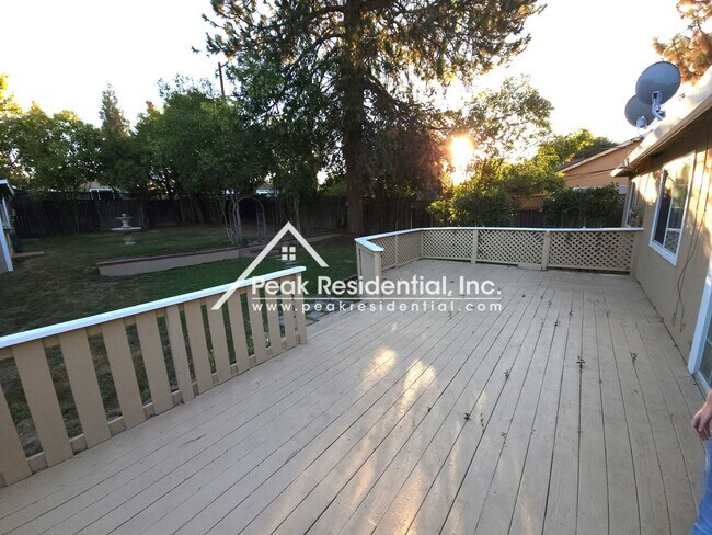 Building Photo - Nice 3bd/1.5 ba Carmichael Home With RV Access!