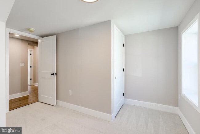 Building Photo - 369 E Hector St