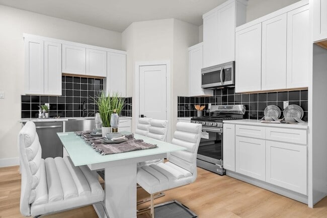 Building Photo - 2340 Alsiddiq Dr