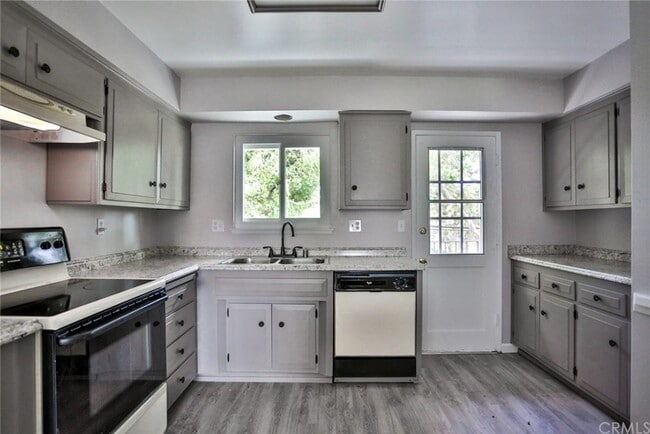 Building Photo - 16862 Coach Ln
