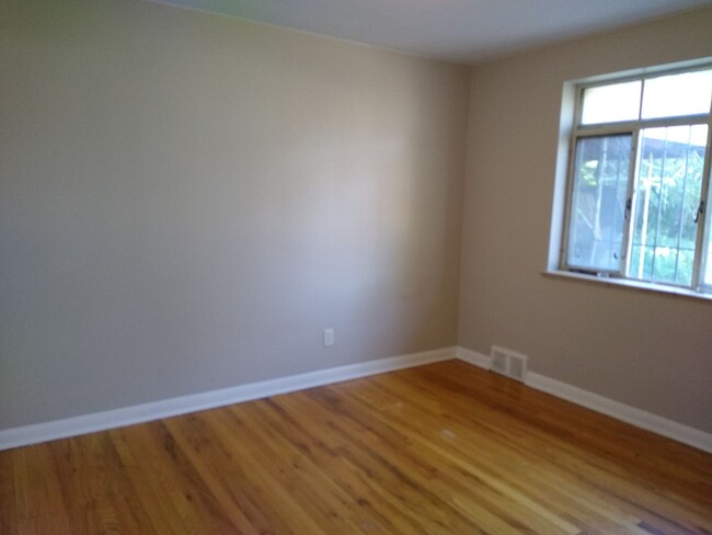 Building Photo - Park Hill 2 Bedroom 1 Bath Central Air! At...