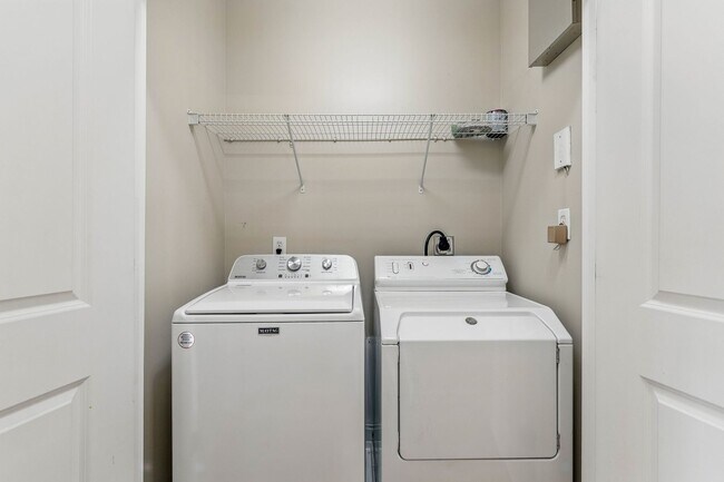 Building Photo - 2 bedroom at Brookside Condos