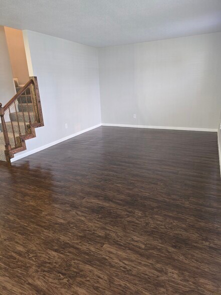 Living - 465 Longmeadow St