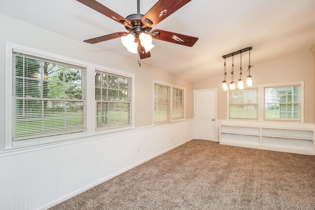 Building Photo - Fantastic 4bd/2.5ba home! Let yourself in!