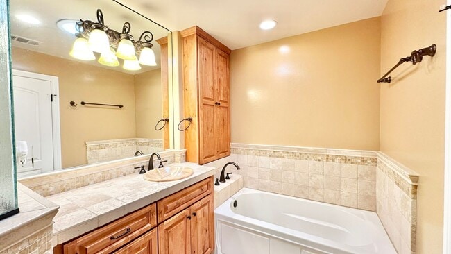 Building Photo - Stunning and Well Appointed High-End Two-S...
