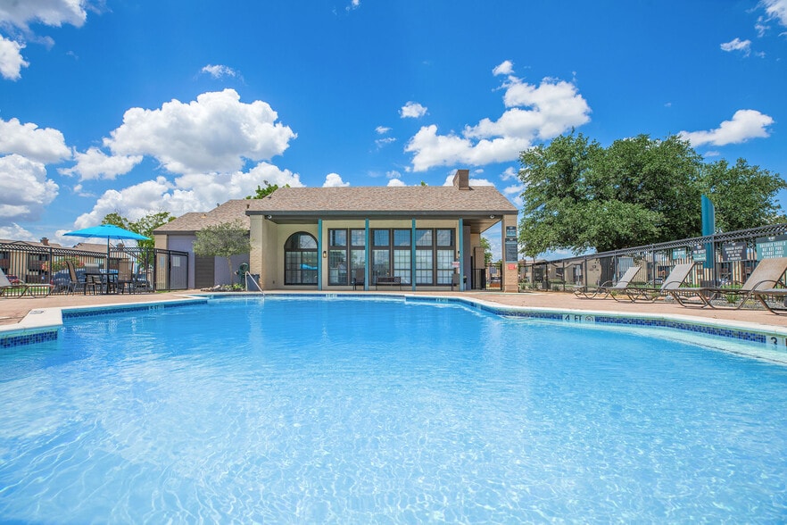 Building Photo - The Arts at Broadway Commons