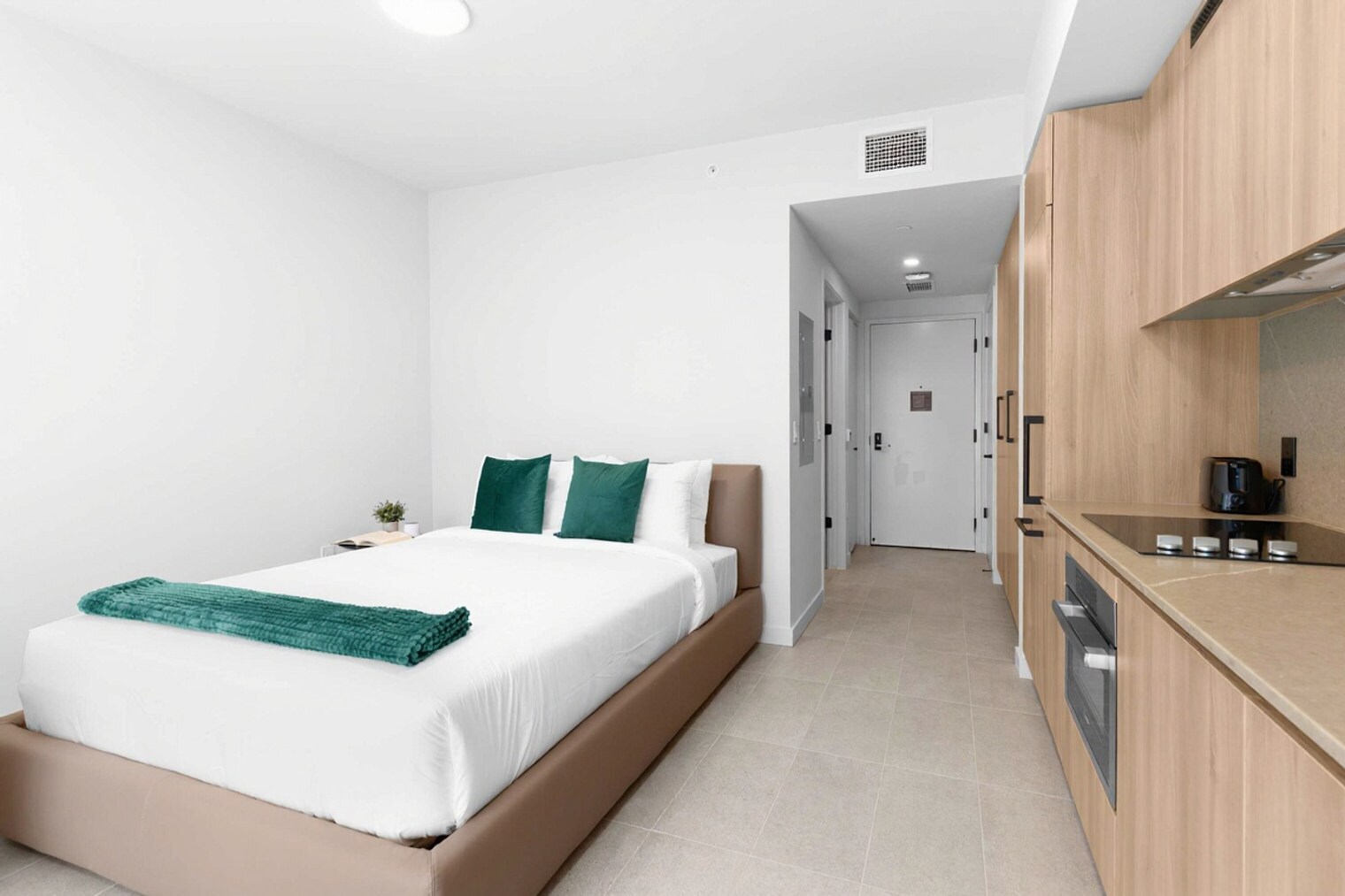 Building Photo - 501 NE 1st Ave