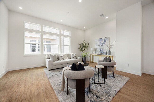 Building Photo - 1713 Mary St