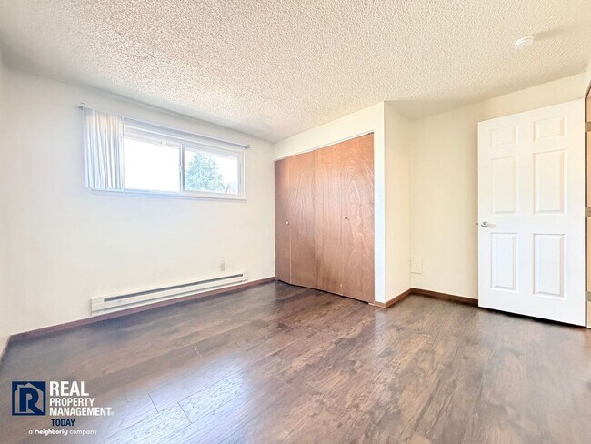 Building Photo - 6115 Glen Mary Ln SE