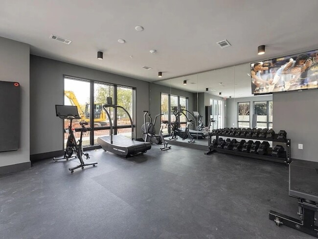 Building Photo - 303 31st Ave N