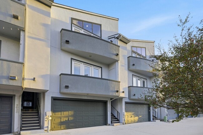 Building Photo - 2028 Tuam St