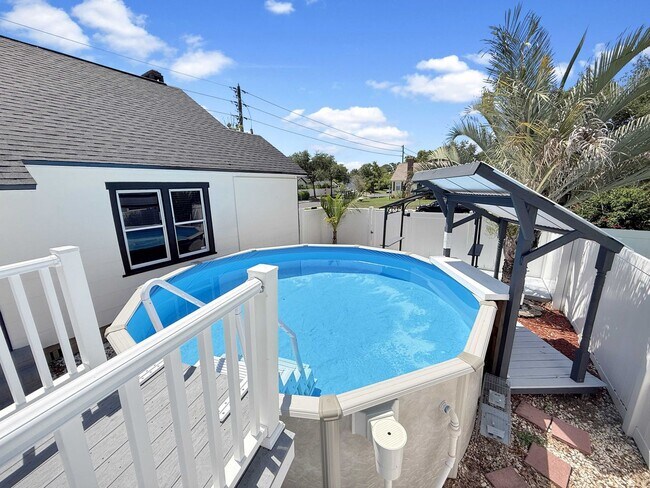 Building Photo - Recently Updated 3/2 with Pool and 2 Car Garage