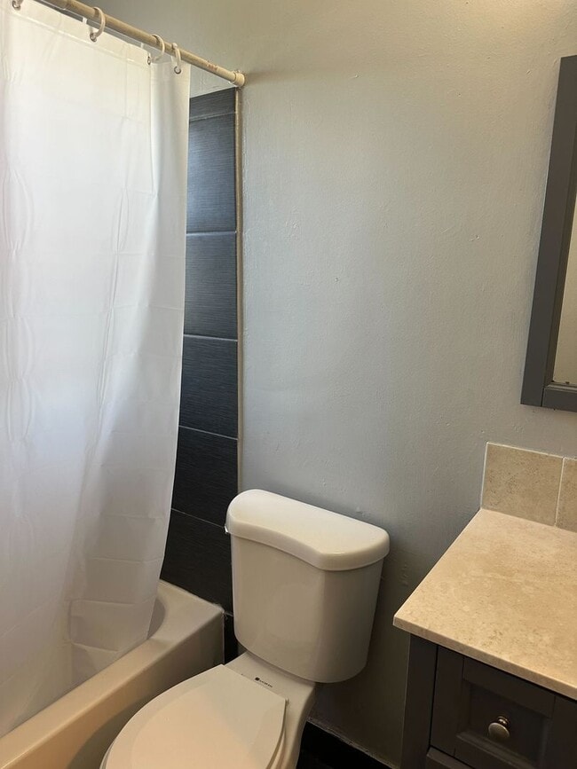 Building Photo - 3109 School St