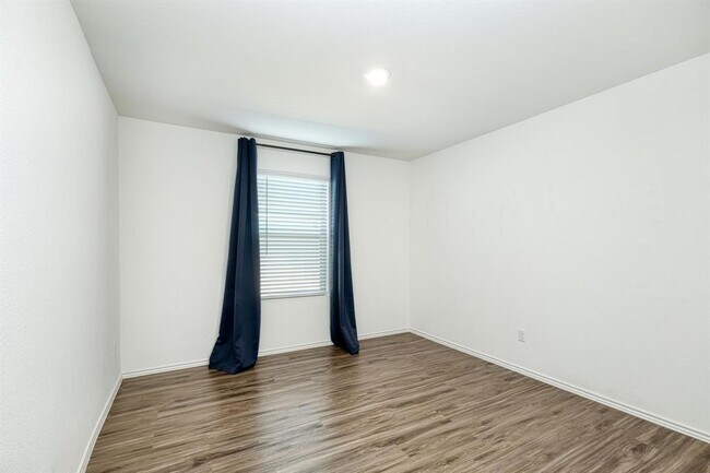Building Photo - 717 Xanadu Dr