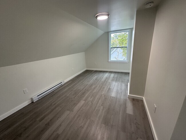 Building Photo - 7 Bennett Ave