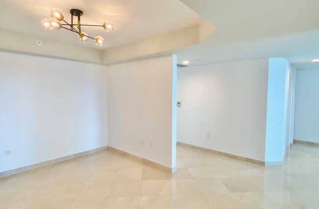 Building Photo - 16400 Collins Ave
