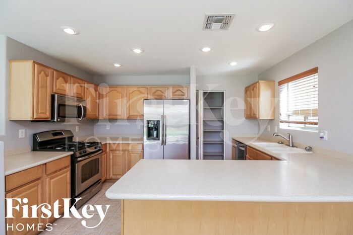 Building Photo - 375 W Jersey Way