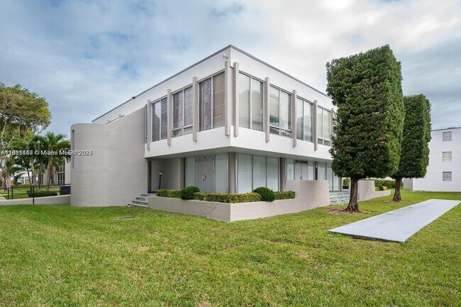 Building Photo - 14150 SW 84th St