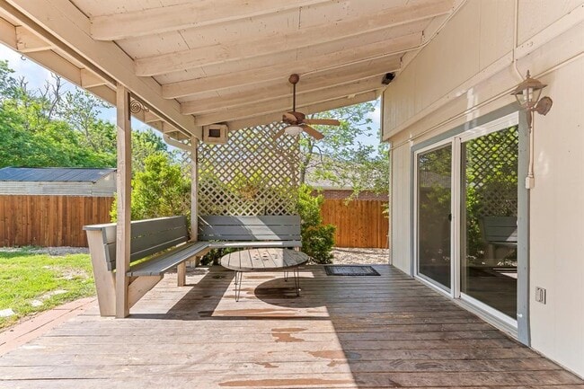 Building Photo - 1807 Iris Ln