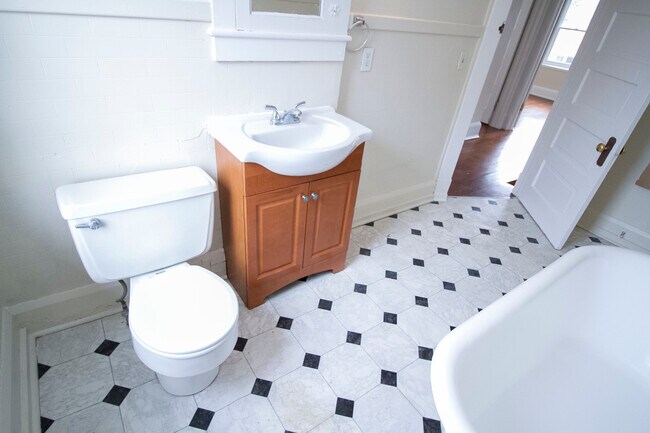 Building Photo - 2122 Airport Hwy