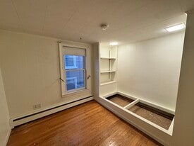 Building Photo - 651 Quinnipiac Ave