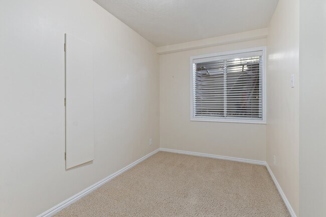 Building Photo - 3666 Pearblossom Cir