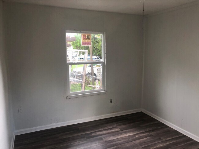 Building Photo - 8119 Rockford Dr